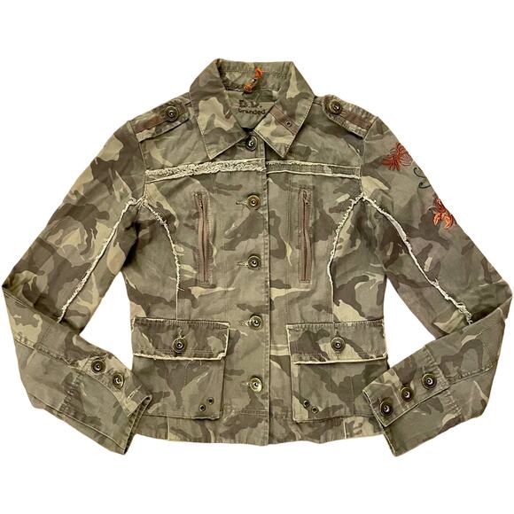 B.D. Branded women's button camo jacket with embroidery back size small B6 - Picture 1 of 6